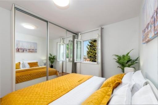 Goldensky New Apartment Дубровник Екстериор снимка